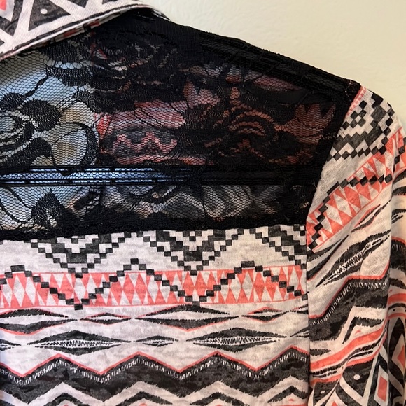 3/4 patterned button up shirt - Picture 3 of 3